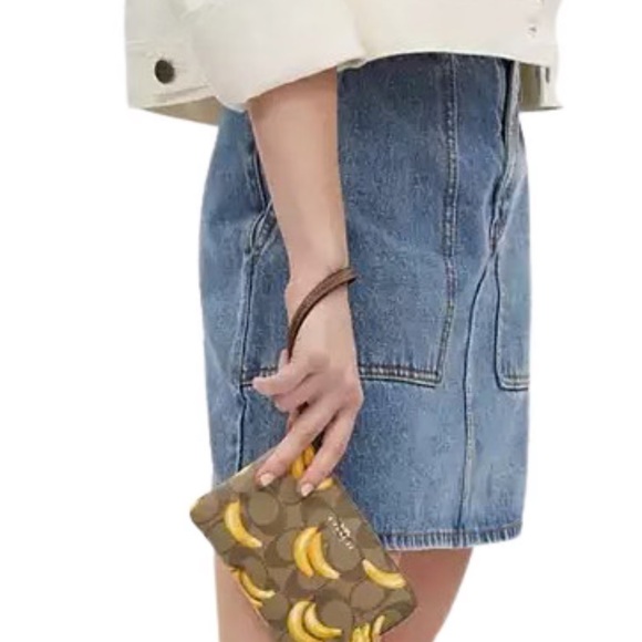 Coach Signature Logo Banana Wristlet NWT - Picture 6 of 6